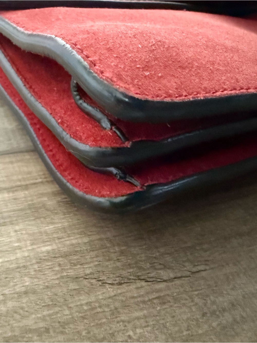 Women's Red Suede Shoulder Bag with Chain Strap - Picture 3 of 16